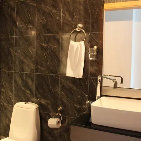 4th Floor Hotel 3*