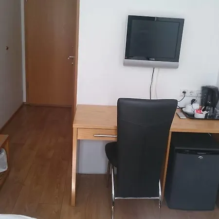 4th Floor 3*